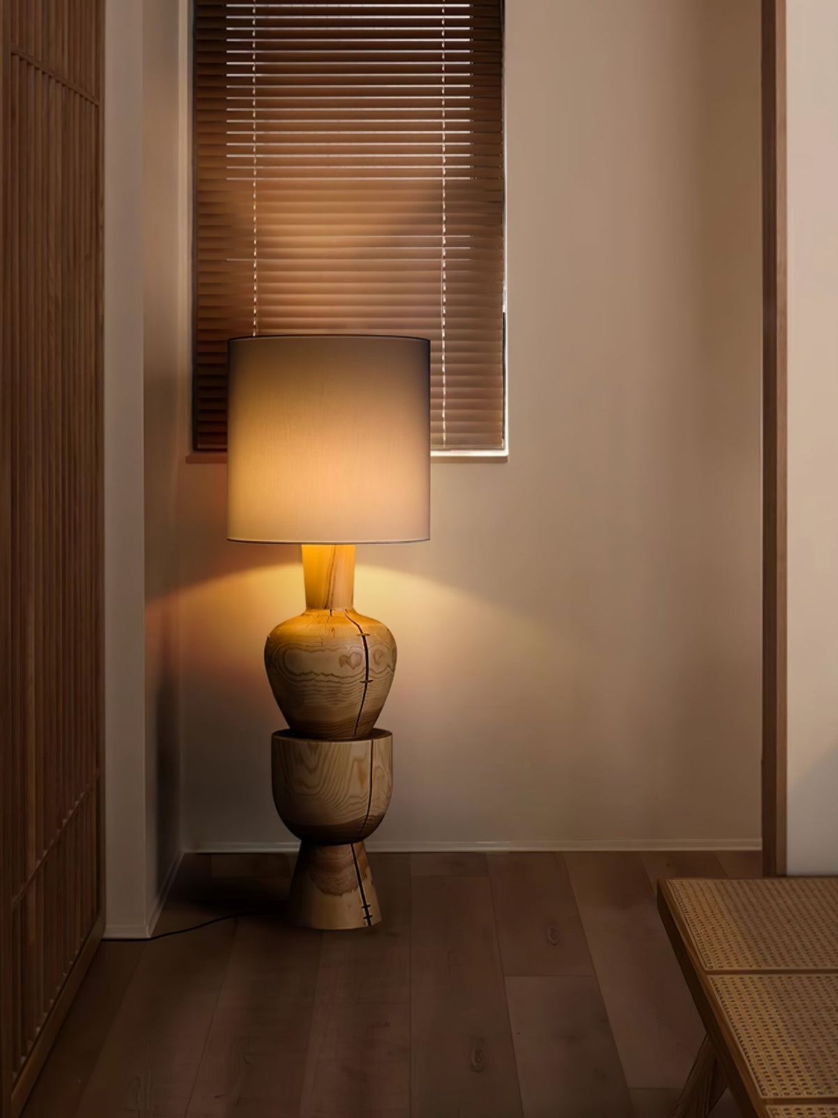 Flynis lámpara de mesa de madera