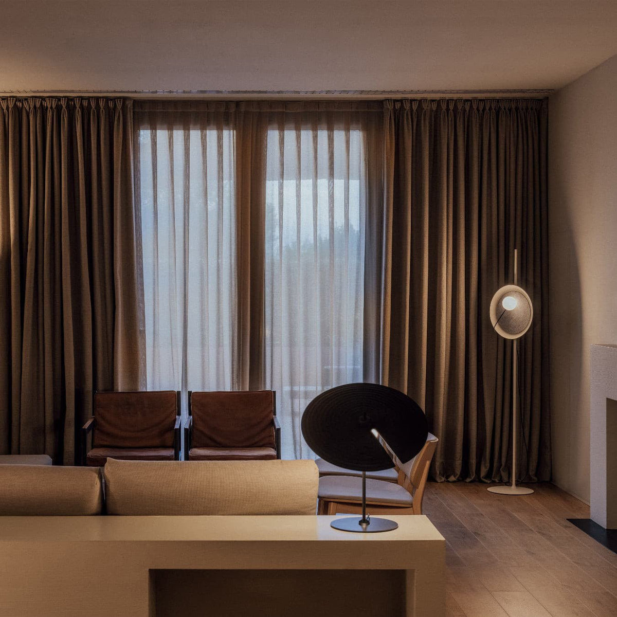 Vortex lámpara de mesa moderna de aluminio