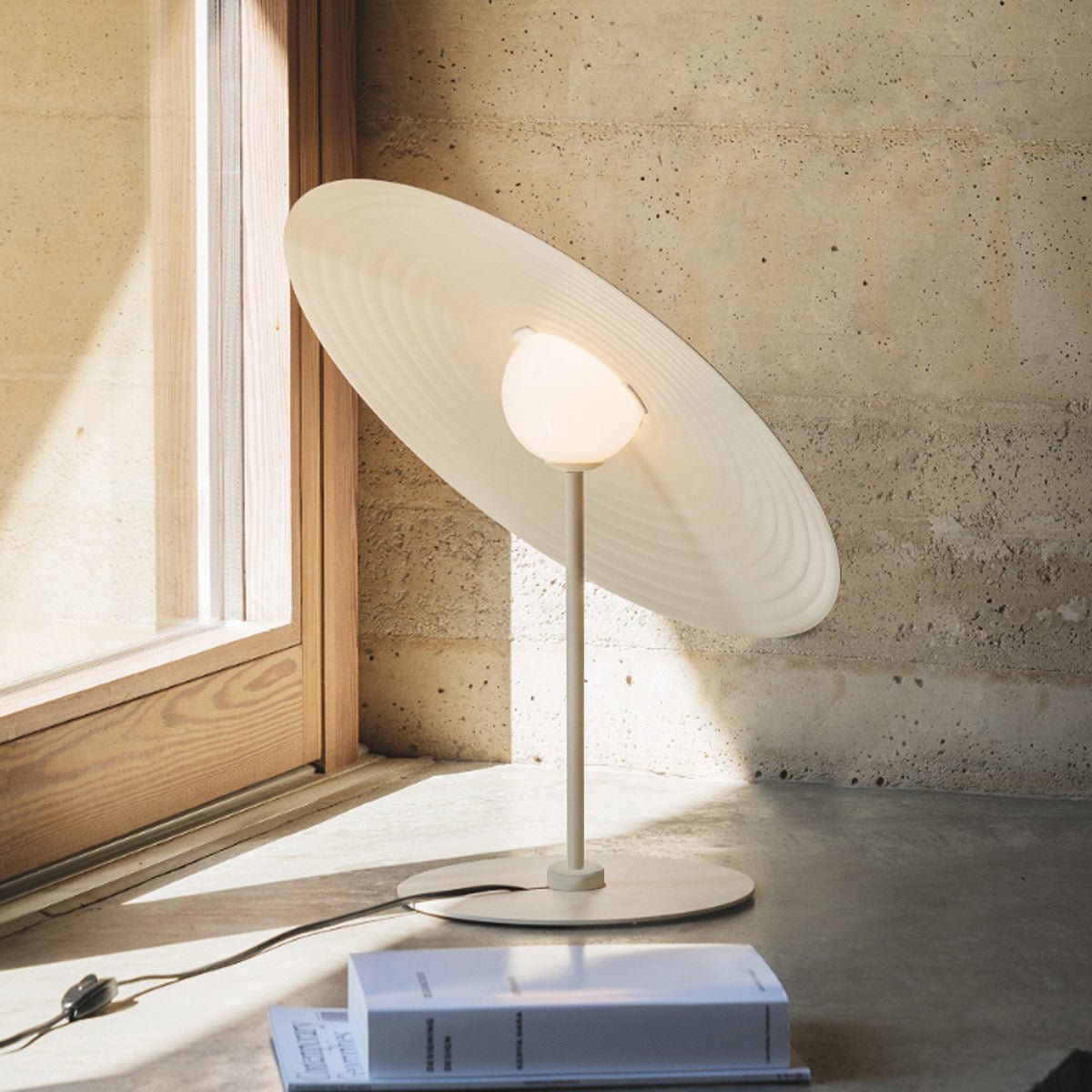 Vortex lámpara de mesa moderna de aluminio