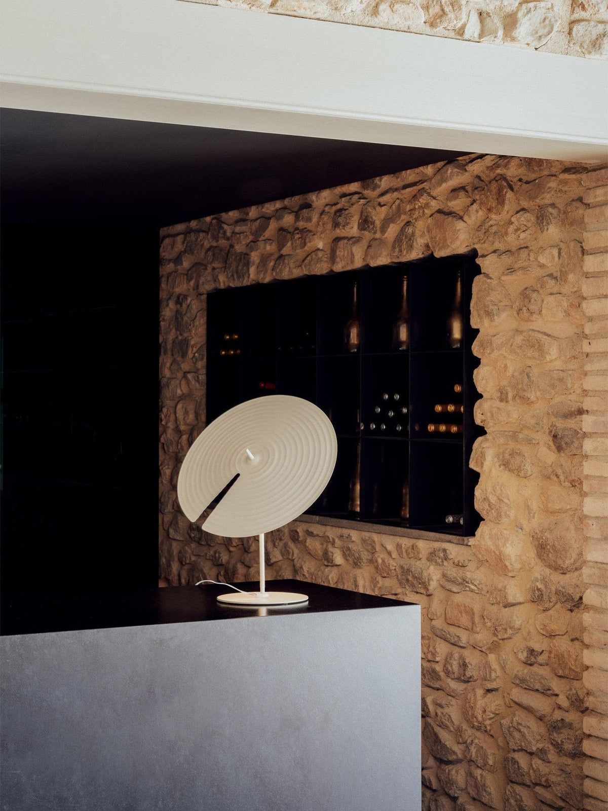 Vortex lámpara de mesa moderna de aluminio