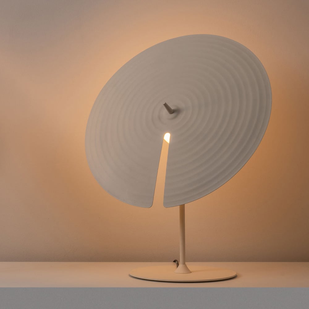 Vortex lámpara de mesa moderna de aluminio
