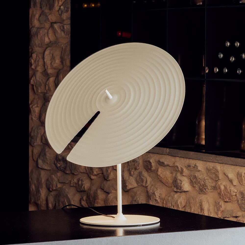Vortex lámpara de mesa moderna de aluminio