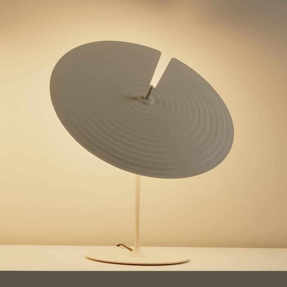 Vortex lámpara de mesa moderna de aluminio