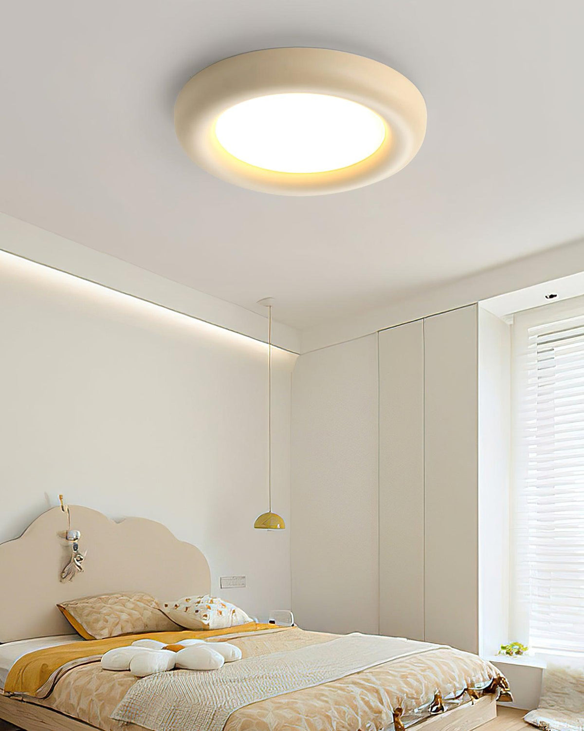 Lámpara de techo beige minimalista con florón