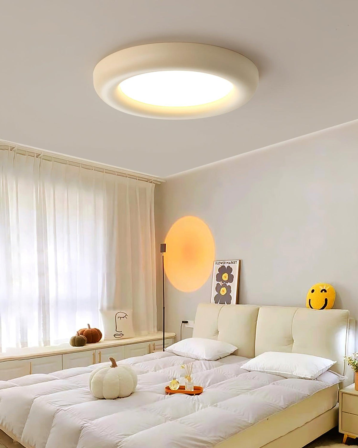 Lámpara de techo beige minimalista con florón