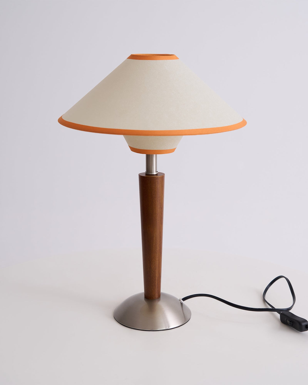 Roka lámpara de mesa Talonwood
