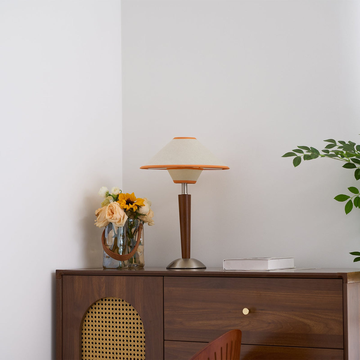 Roka lámpara de mesa Talonwood