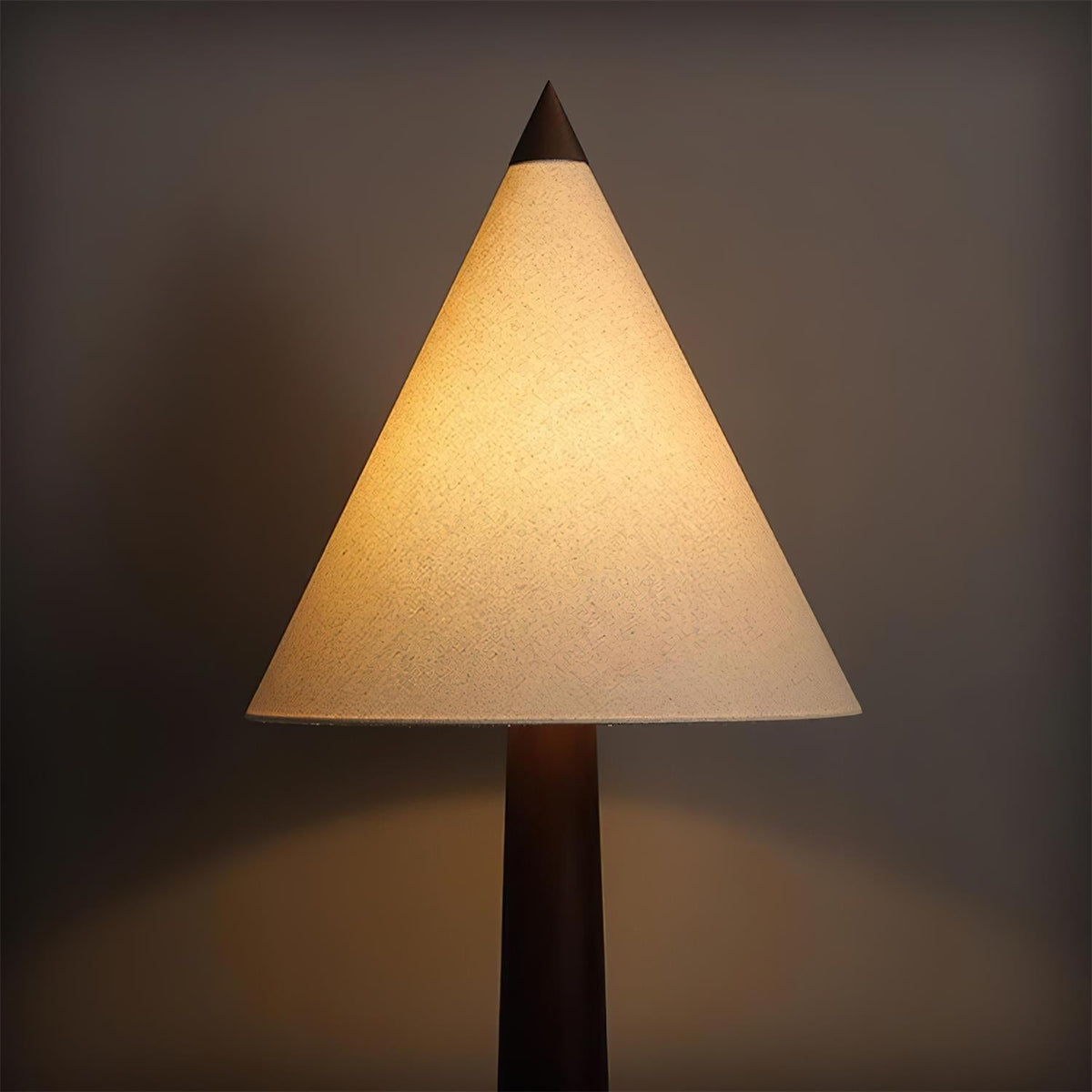 Cone-Gable lámpara de pie