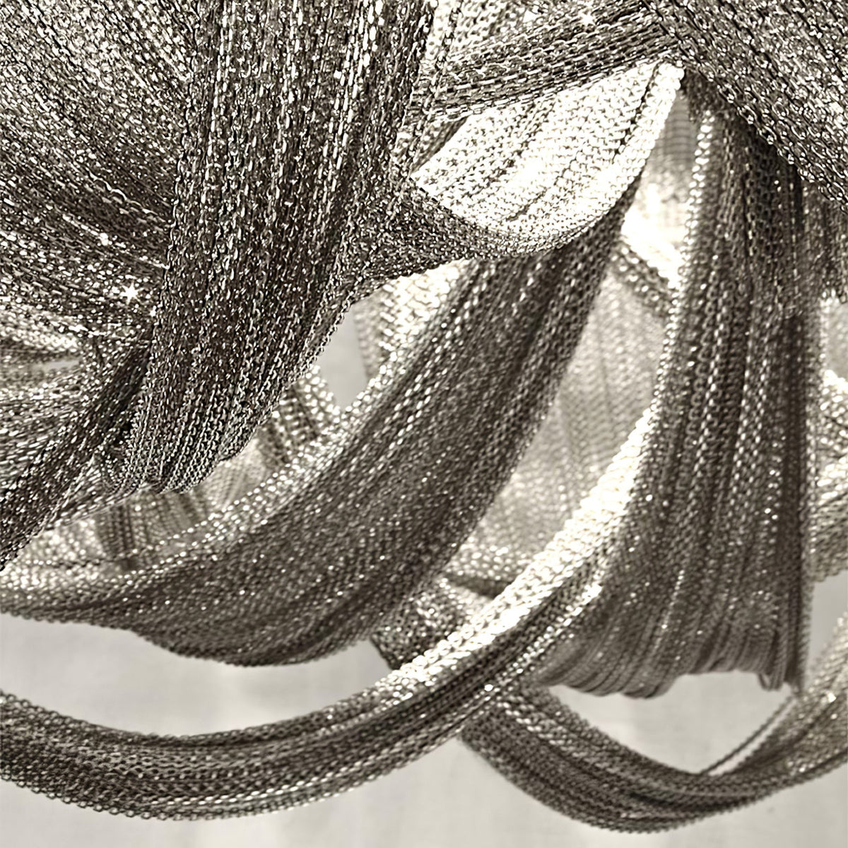 Talj lámpara de techo con cadena de aluminio y borlas, marco en níquel