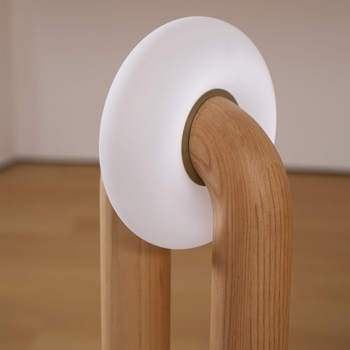 Raelix lámpara de mesa de madera vintage
