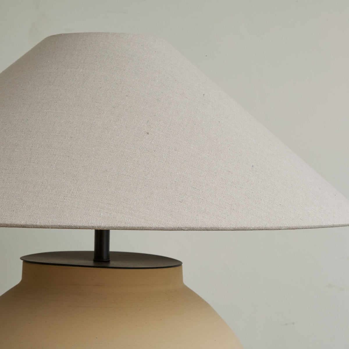 Elise lámpara de mesa moderna