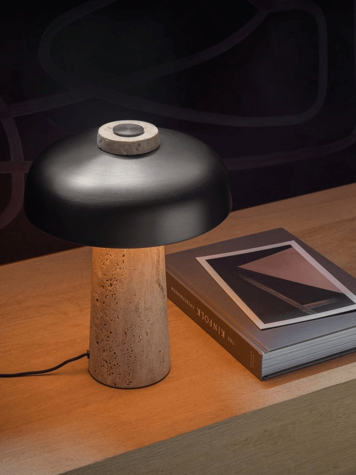 Tavivira lámpara de mesa con forma de seta en travertino