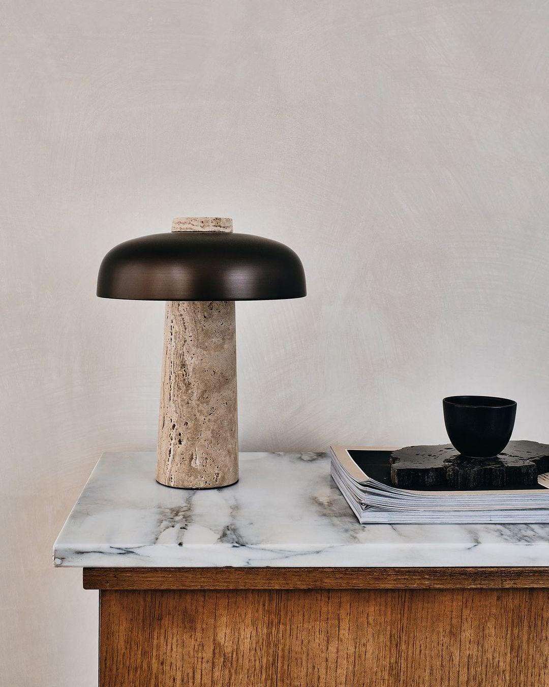 Tavivira lámpara de mesa con forma de seta en travertino