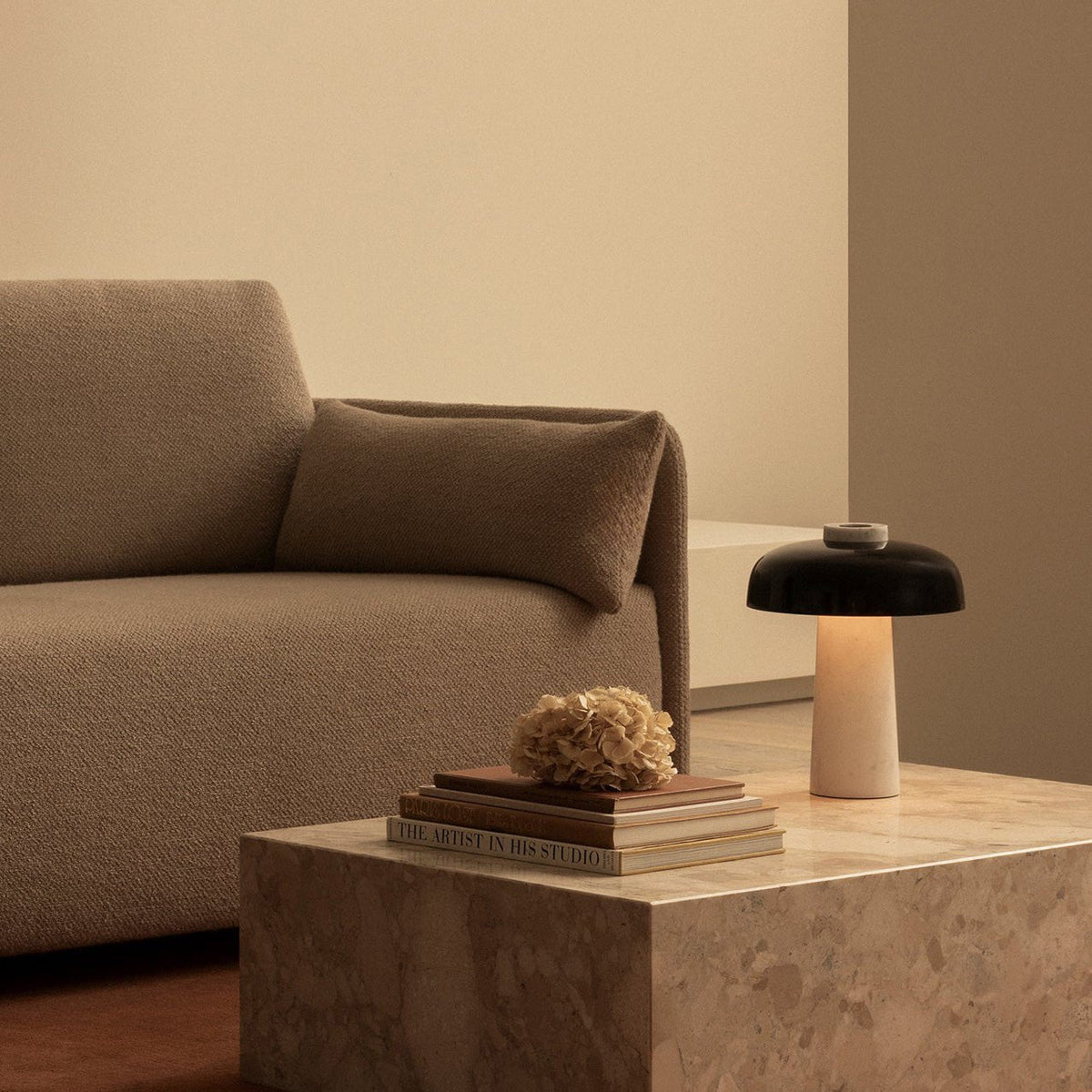 Tavivira lámpara de mesa con forma de seta en travertino