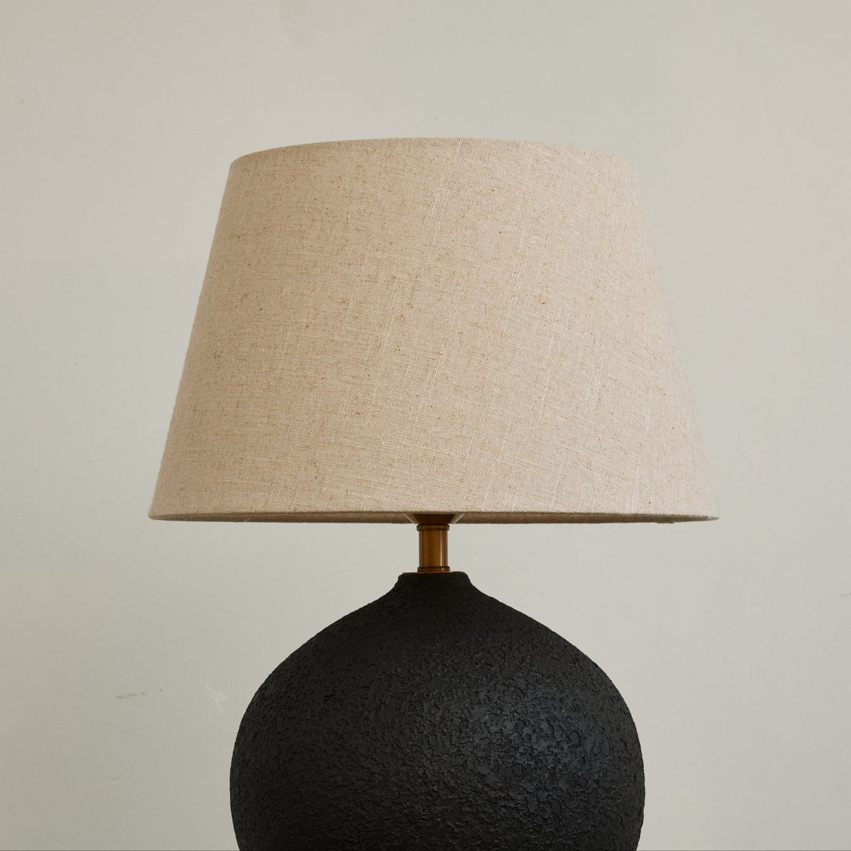 Serena lámpara de mesa moderna