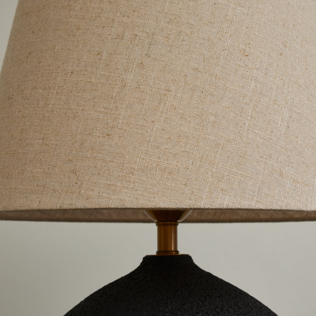 Serena lámpara de mesa moderna