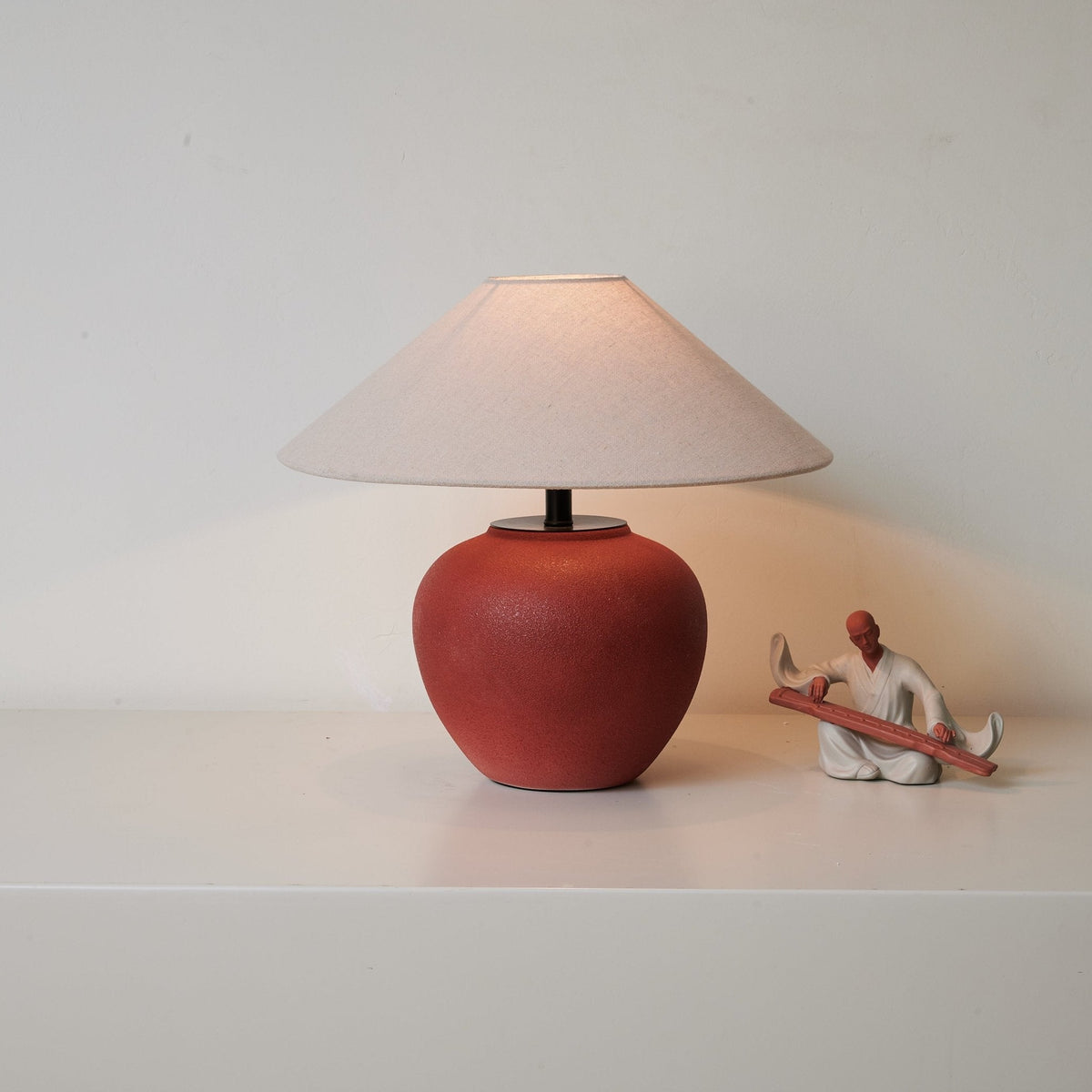Kiara lámpara de mesa minimalista en cerámica