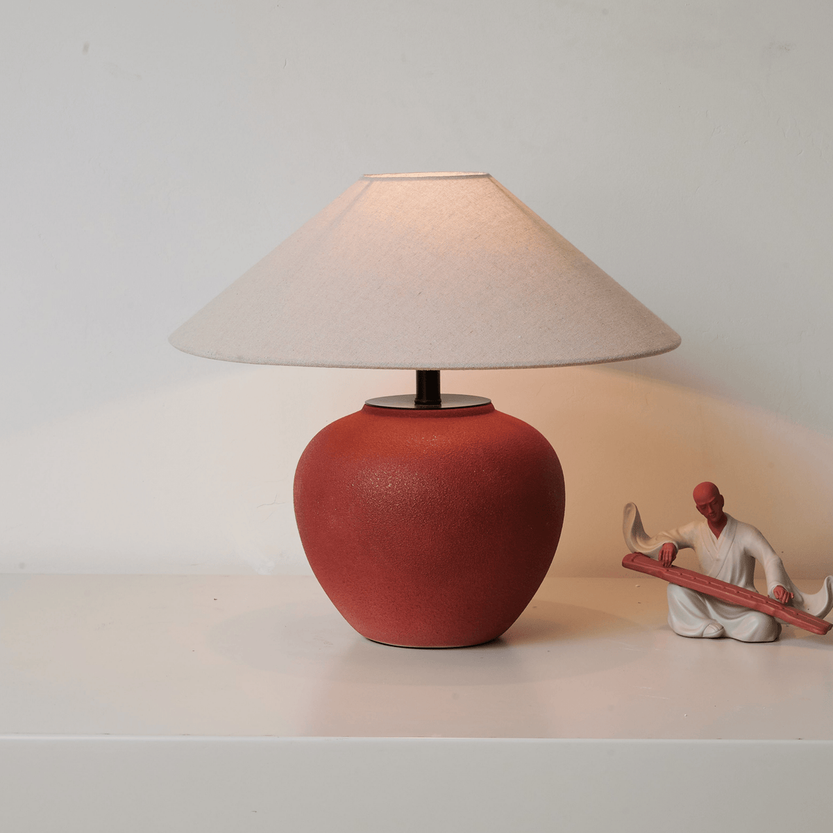 Kiara lámpara de mesa minimalista en cerámica
