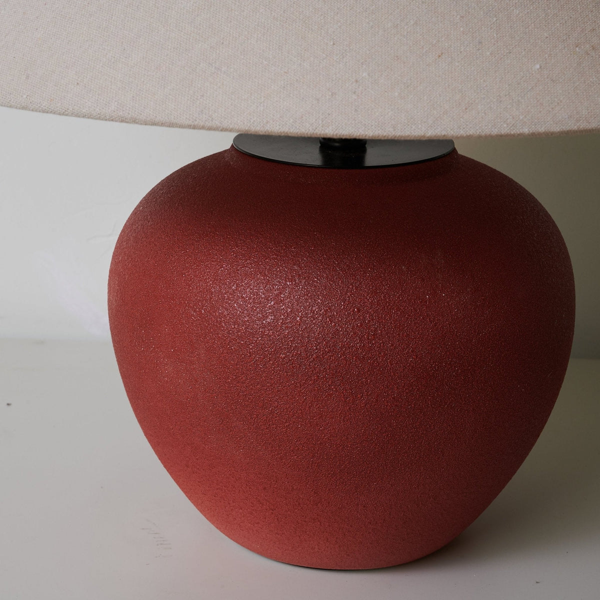 Kiara lámpara de mesa minimalista en cerámica
