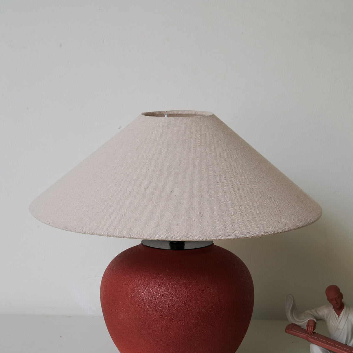 Kiara lámpara de mesa minimalista en cerámica