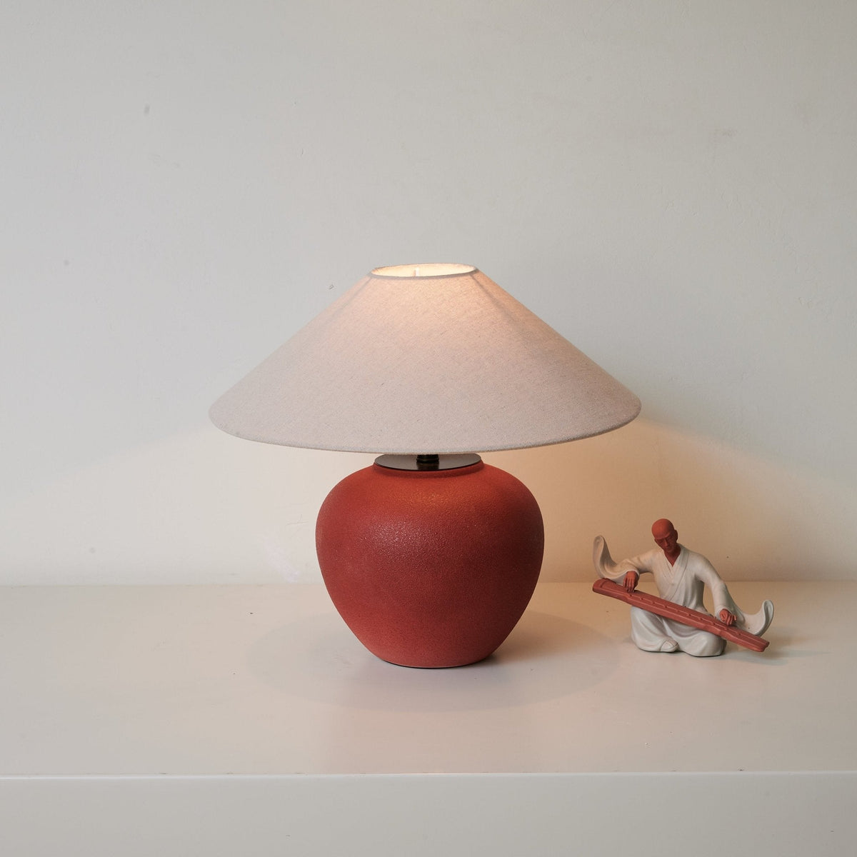 Kiara lámpara de mesa minimalista en cerámica