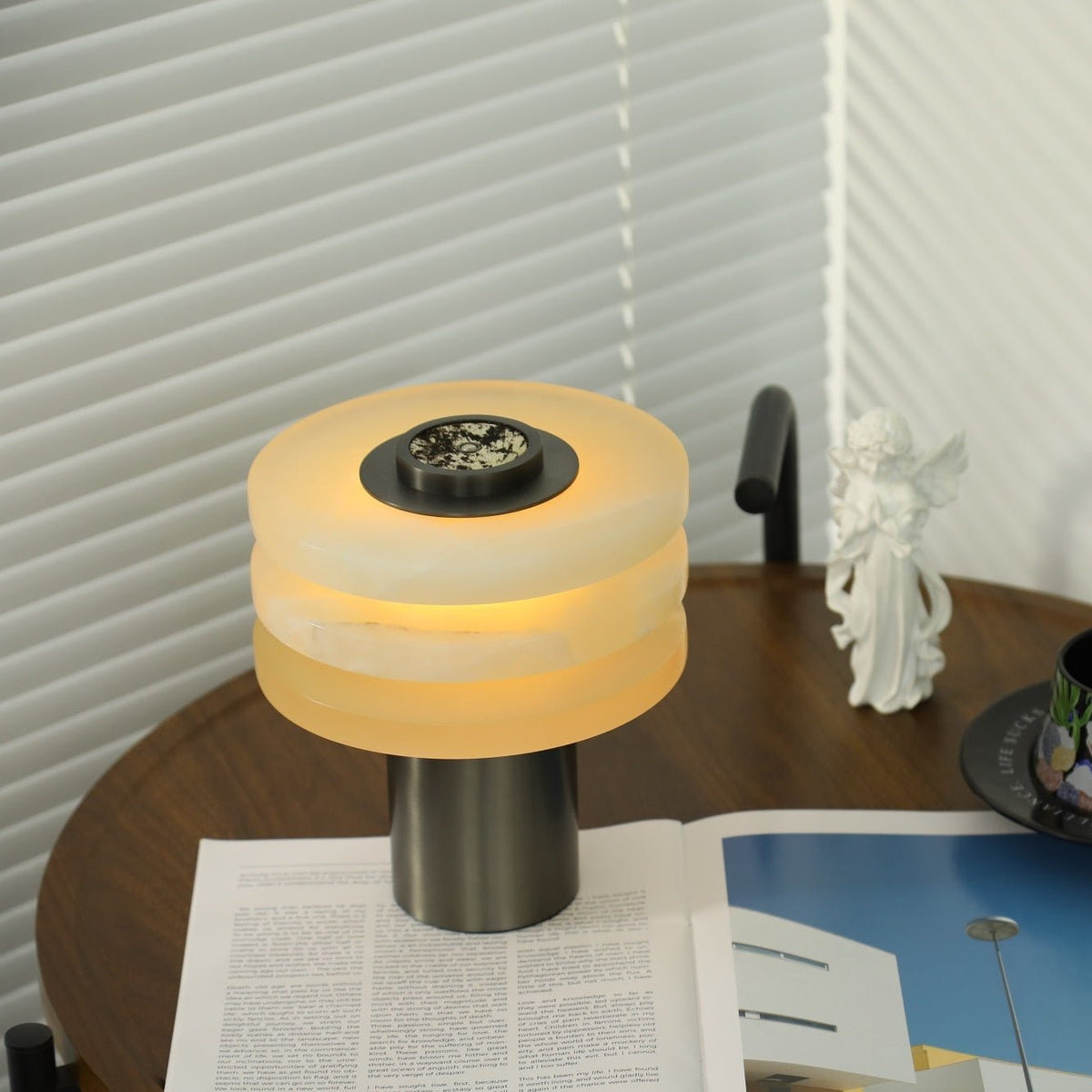 Pryt lámpara de mesa Obelisk en alabastro