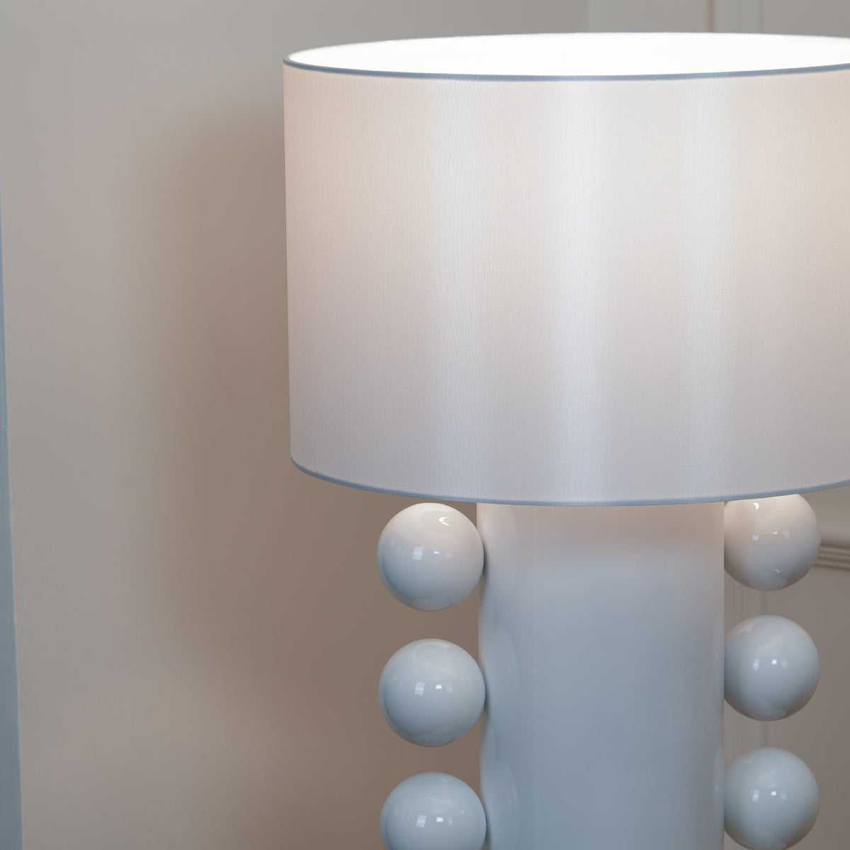 Nixu lámpara de mesa de tejido caprichosa