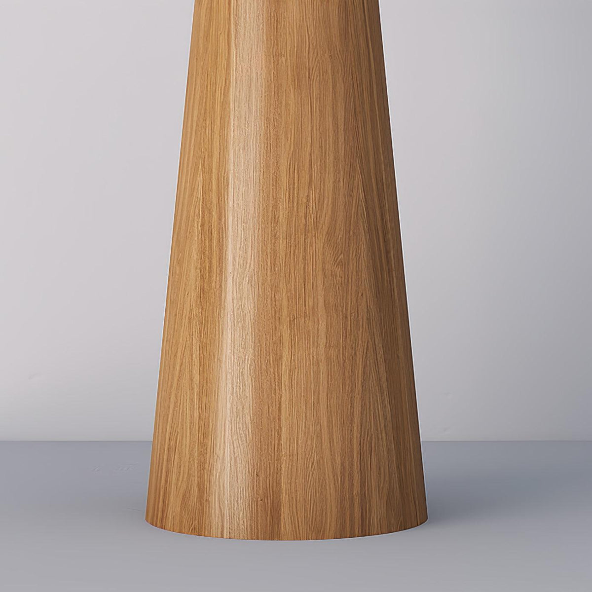 Apex lámpara de pie en madera con base cónica