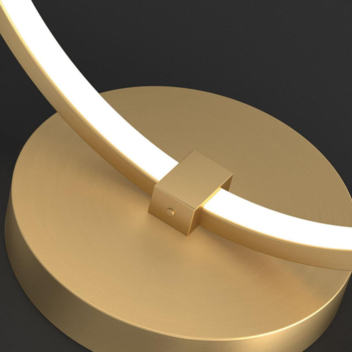 Cirra lámpara de mesa elegante en latón