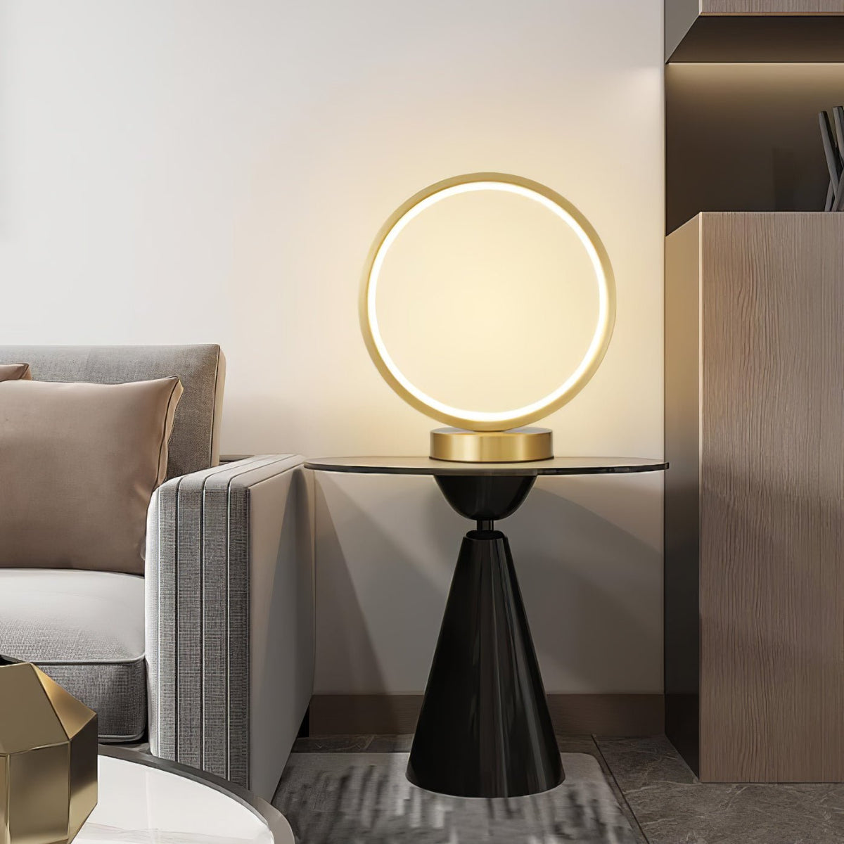 Cirra lámpara de mesa elegante en latón