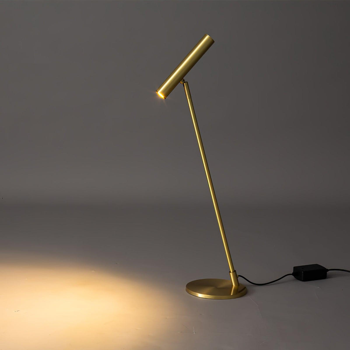 Anor lámpara de mesa minimalista