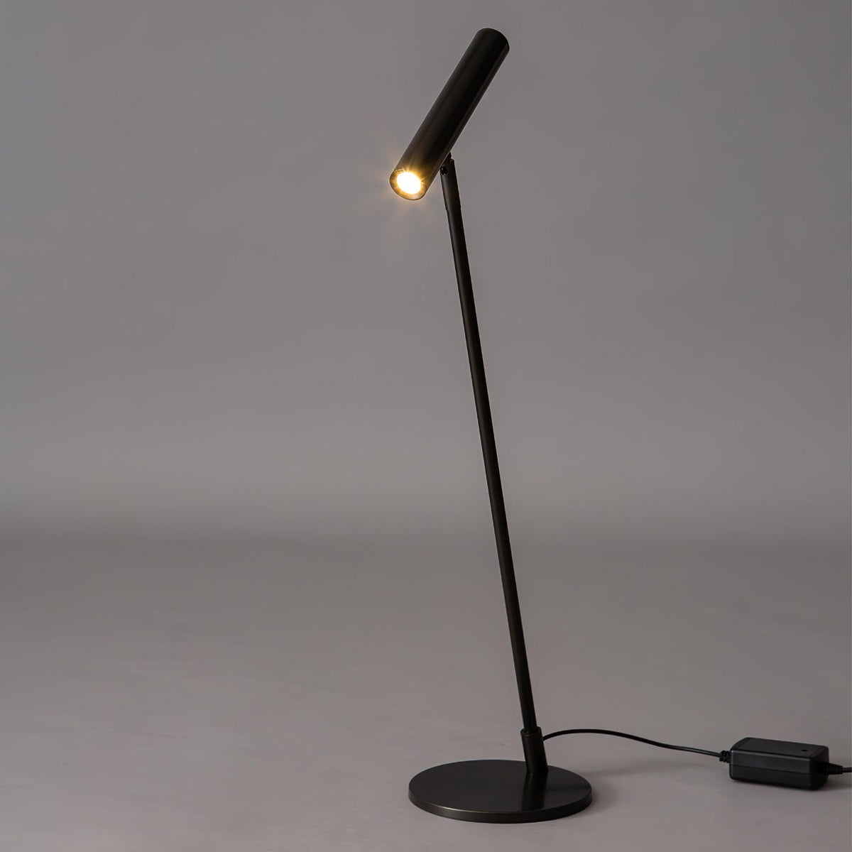 Anor lámpara de mesa minimalista