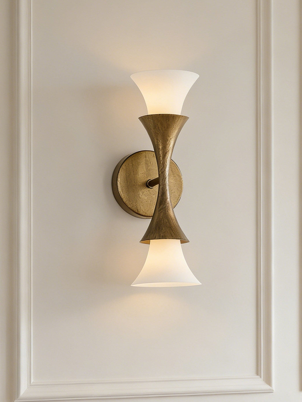 Solalette aplique de pared de latón con doble cúpula