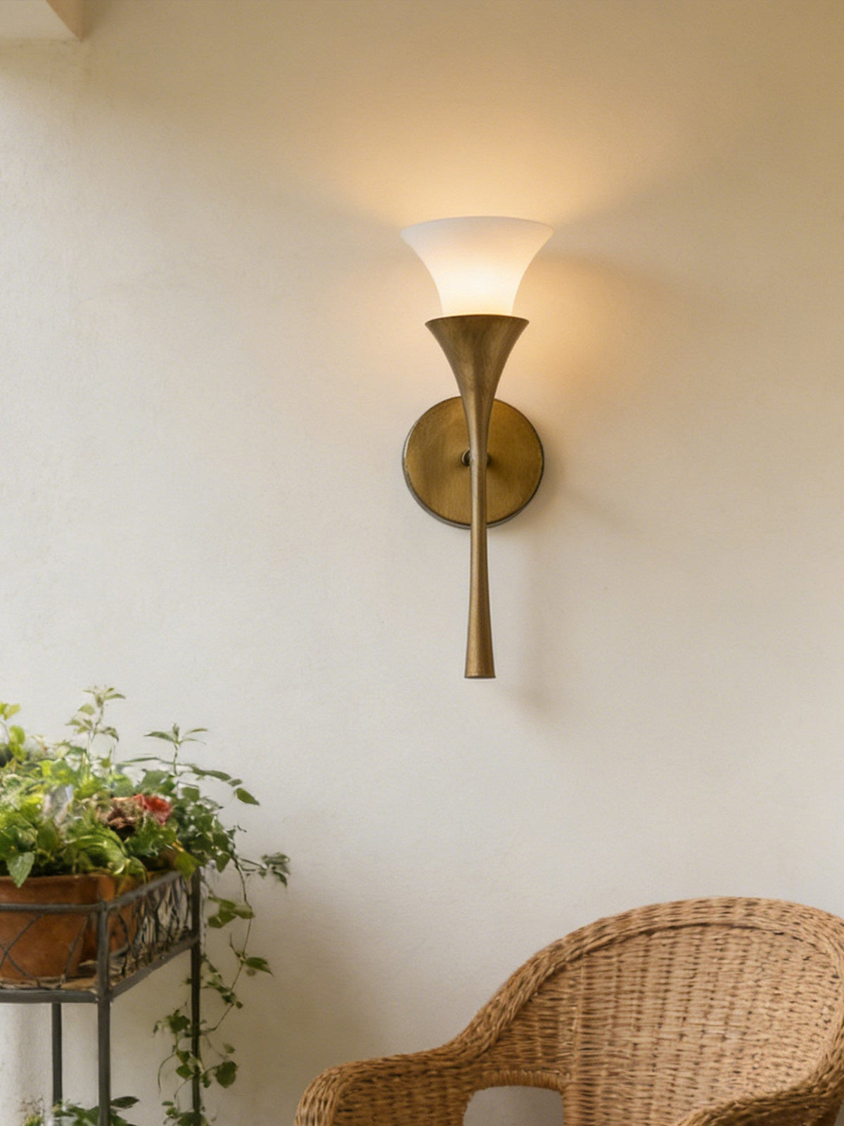 Solalette aplique de pared de latón con doble cúpula
