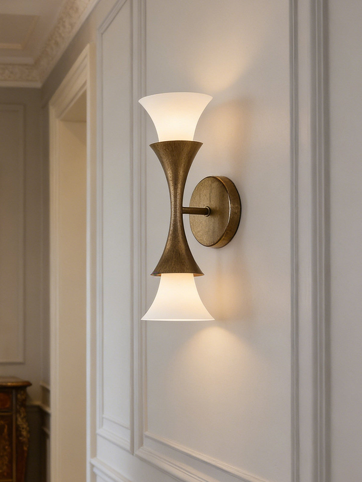 Solalette aplique de pared de latón con doble cúpula