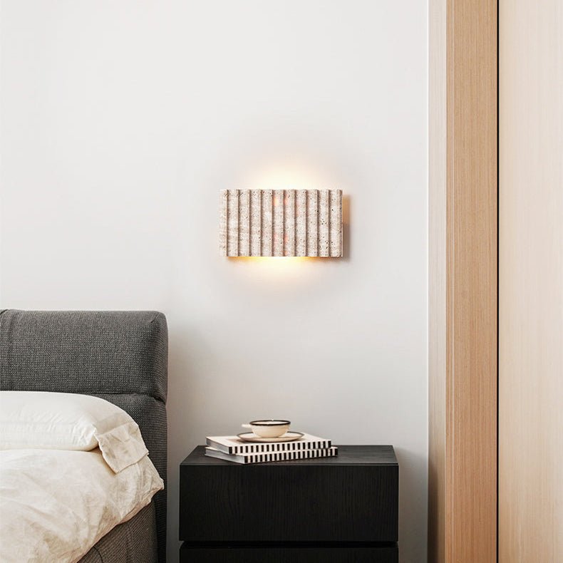 Noriora aplique de pared con cuerpo de travertino texturizado