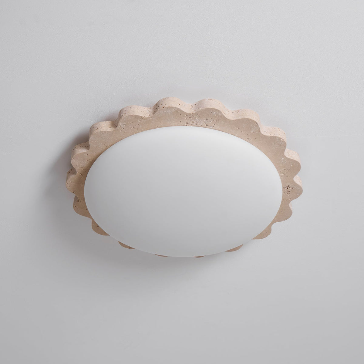 Crestwood travertino Scallop Edge lámpara de techo