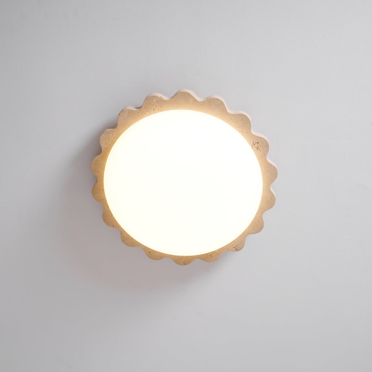Crestwood travertino Scallop Edge lámpara de techo