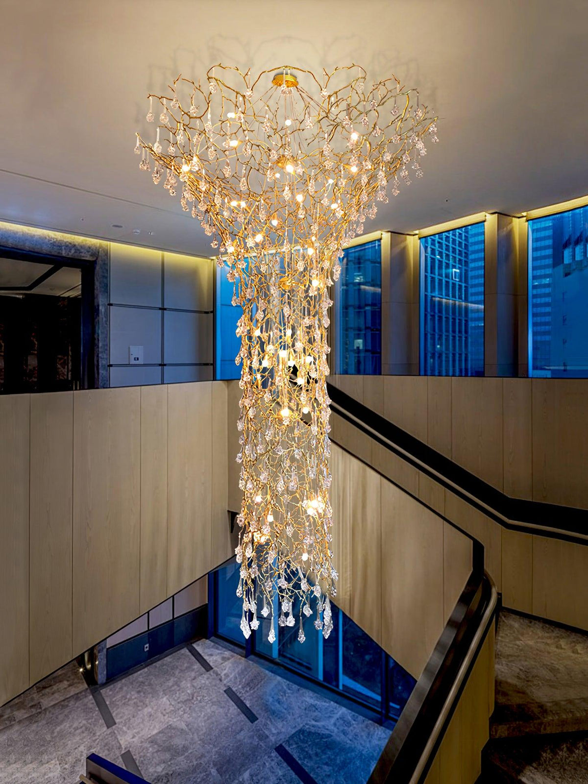 Abeleisa lámpara de araña de rama de árbol en latón con cristal para escalera