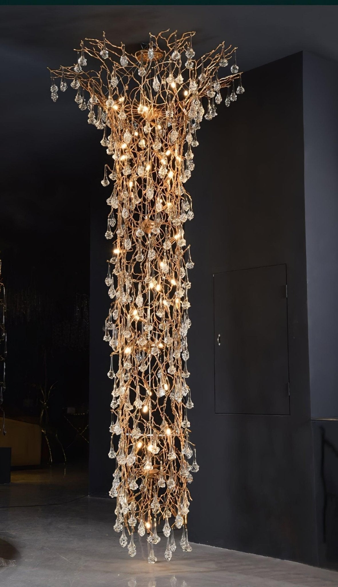 Abeleisa lámpara de araña de rama de árbol en latón con cristal para escalera