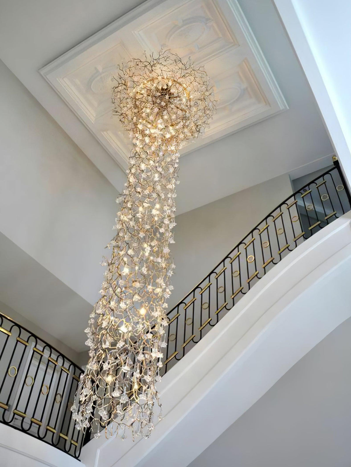 Abeleisa lámpara de araña de rama de árbol en latón con cristal para escalera