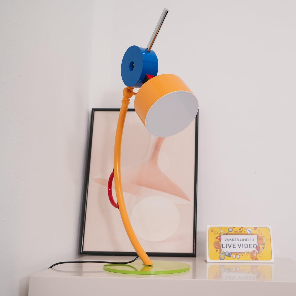 Niraneria lámpara de mesa artística de acrílico