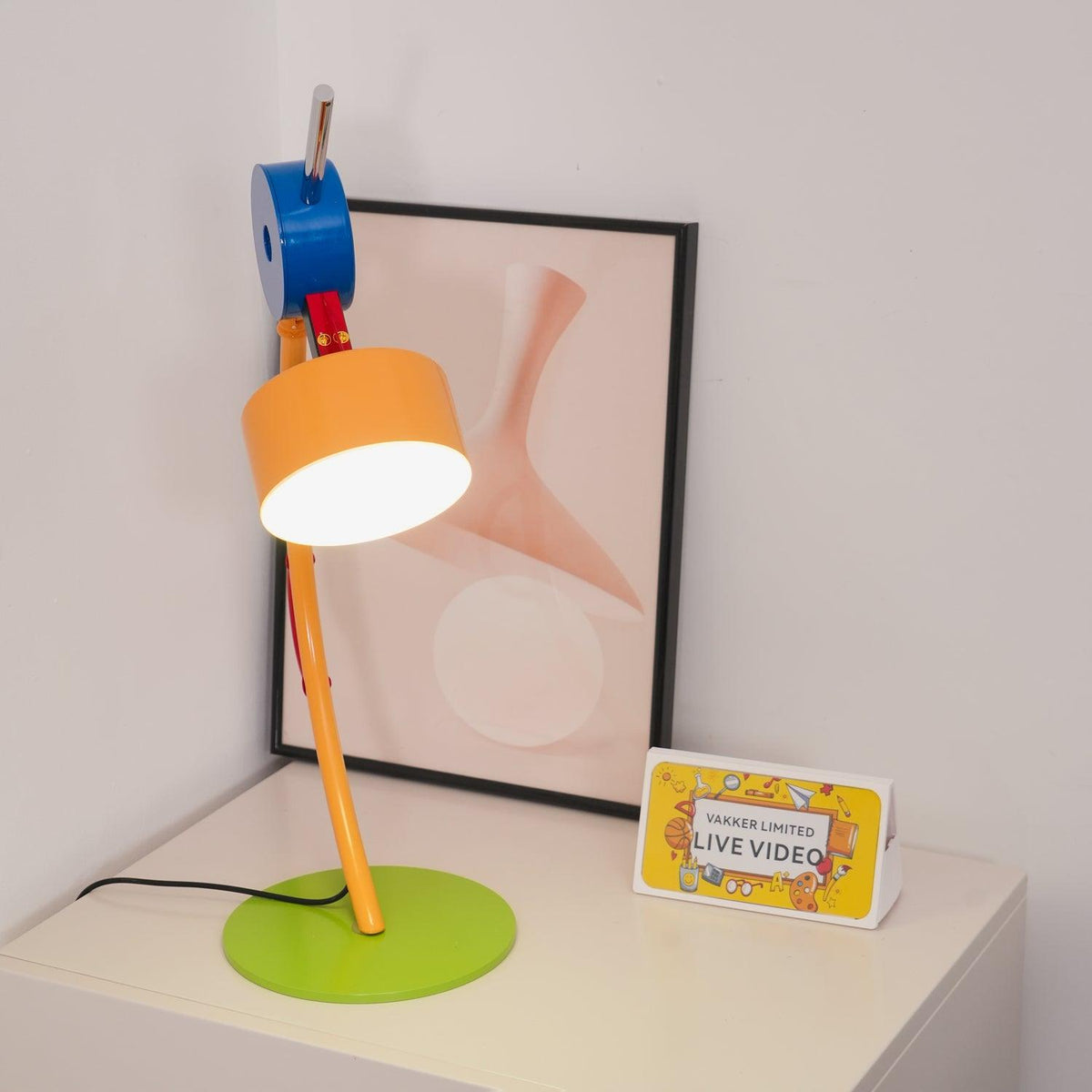 Niraneria lámpara de mesa artística de acrílico