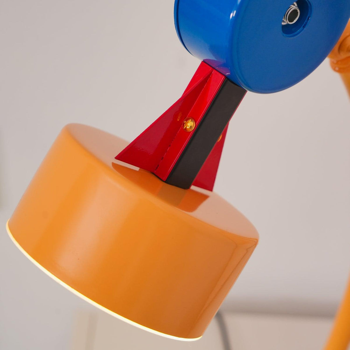 Niraneria lámpara de mesa artística de acrílico