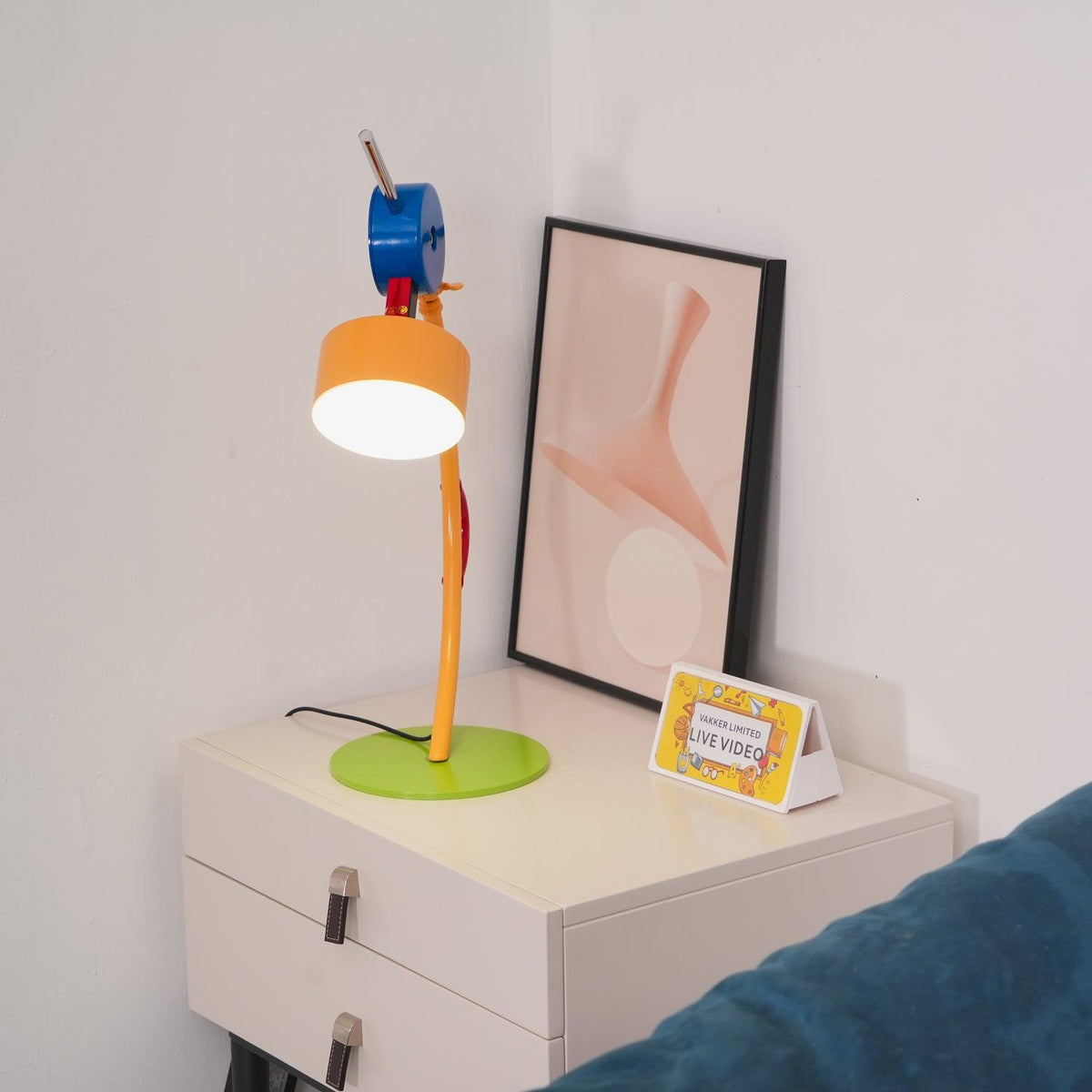 Niraneria lámpara de mesa artística de acrílico