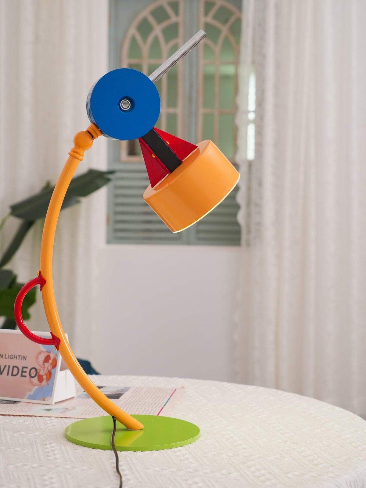 Niraneria lámpara de mesa artística de acrílico