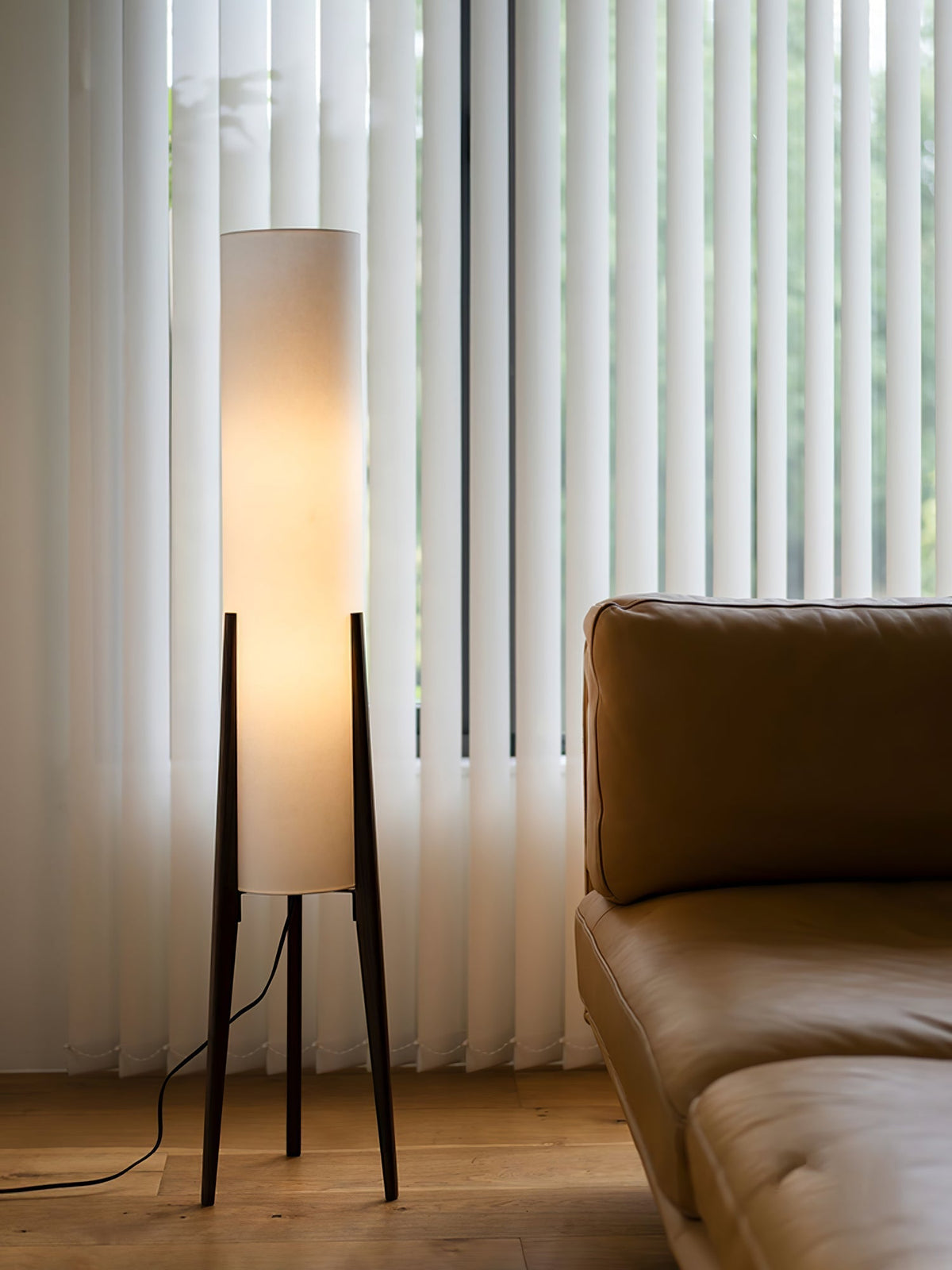 Triluxe lámpara de pie moderna de madera y tejido