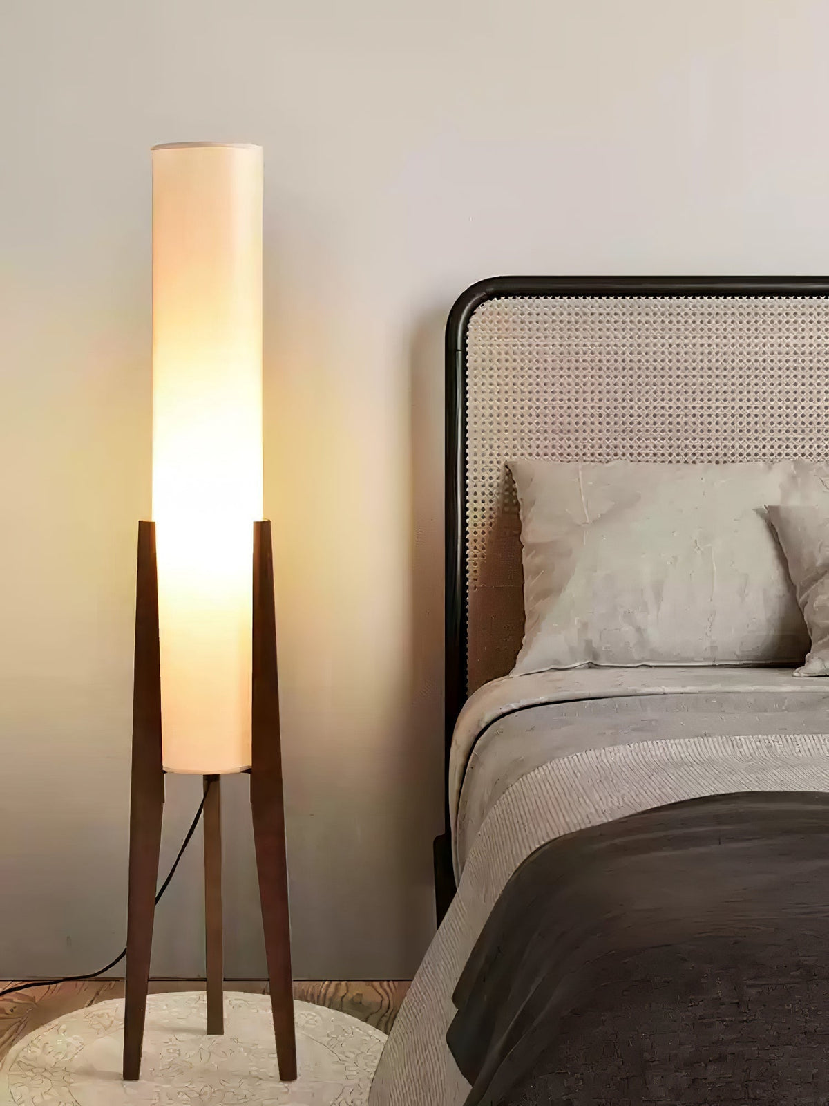 Triluxe lámpara de pie moderna de madera y tejido