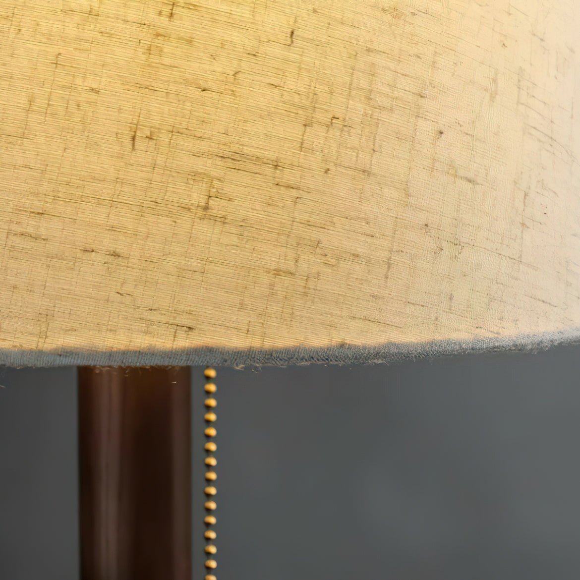 Lámpara de mesa rústica de madera nogal
