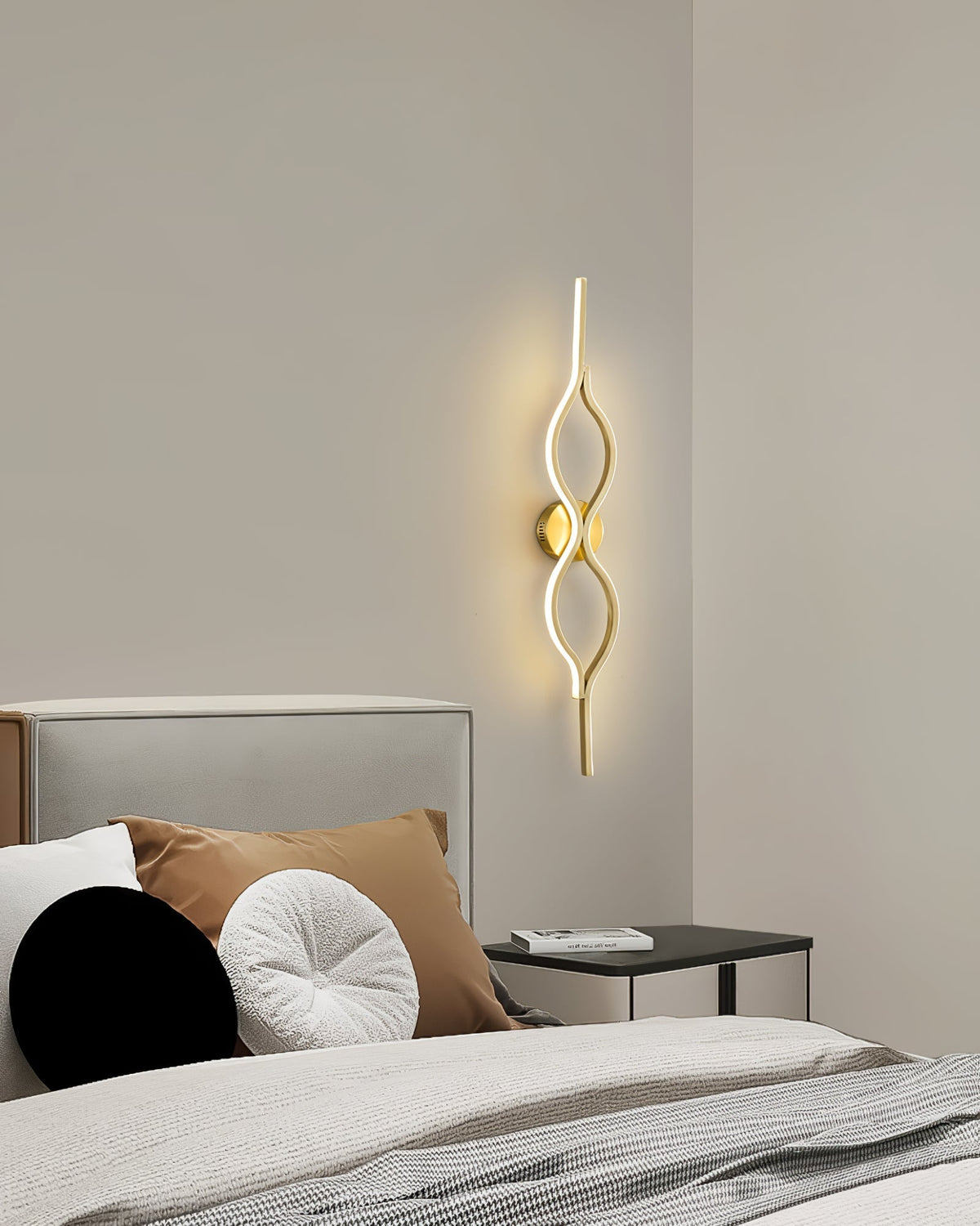 Myvenen aplique de pared de estilo clásico Twist en latón